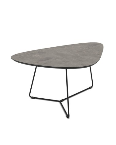 Tavolino da salotto Tussey con piano in cemento e struttura in metallo nero