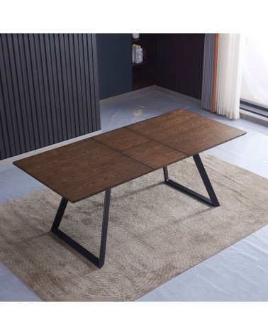 Tavolo allungabile Shelton con piano impiallacciato legno massiccio tinto noce e gambe in metallo nero