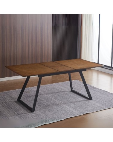 Tavolo allungabile Shelton con piano impiallacciato legno massiccio tinto rovere scuro e gambe in metallo nero