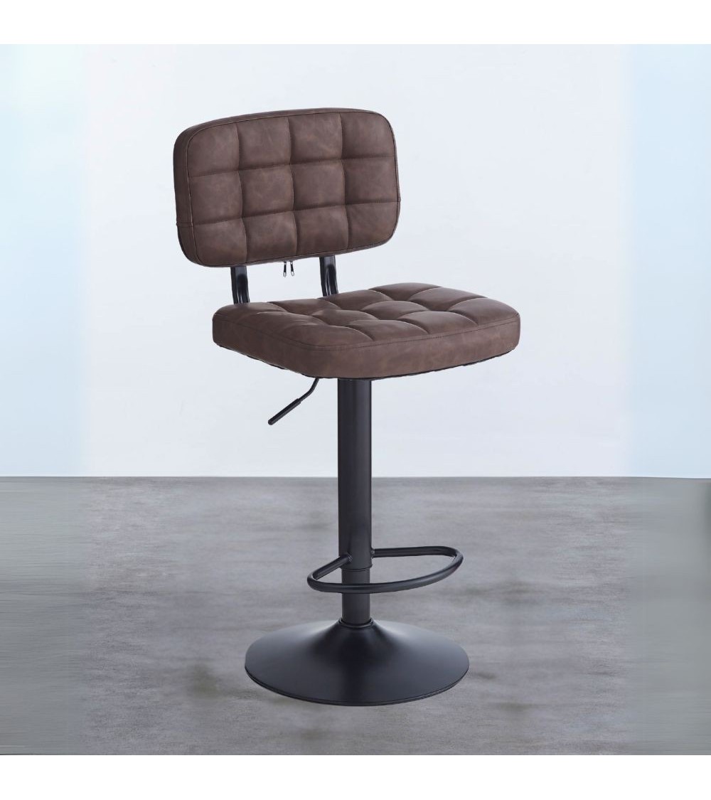 Sgabello Mavi con seduta e schienale in ecopelle brown e gamba in metallo nero