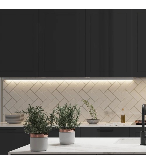 Profilo P46 nero opaco lunghezza 1200mm. fissaggio a molle con touch dimmer bianco