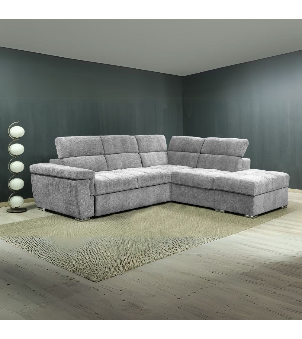 Divano letto angolare reversibile Amalfi con 5 poggiatesta regolabili e pouf indipendente in tessuto Giulia 9712 grigio chiaro