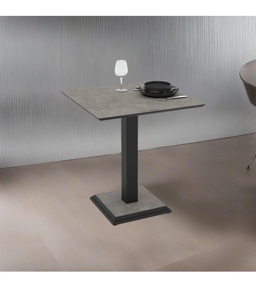 Tavolo quadrato Carvel in colore cemento 68x68x75 H cm.
