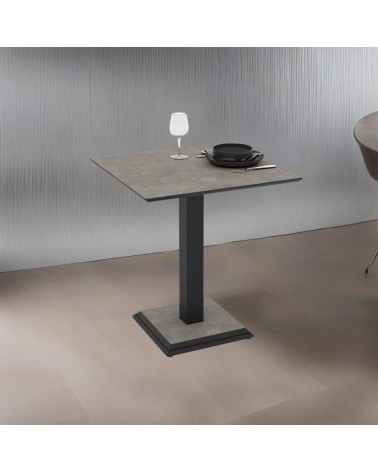 Tavolo quadrato Carvel in colore cemento 68x68x75 H cm.