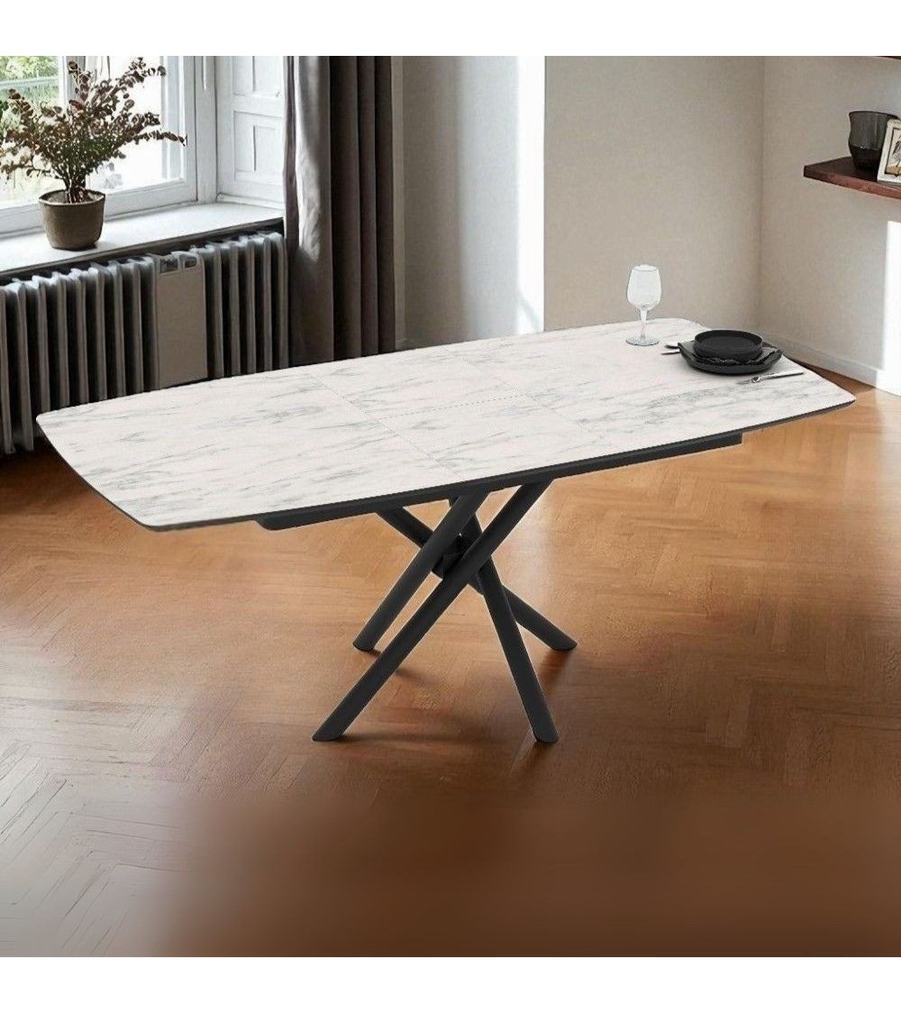 Tavolo allungabile Katrin con piano colore marmo bianco e strutta nera