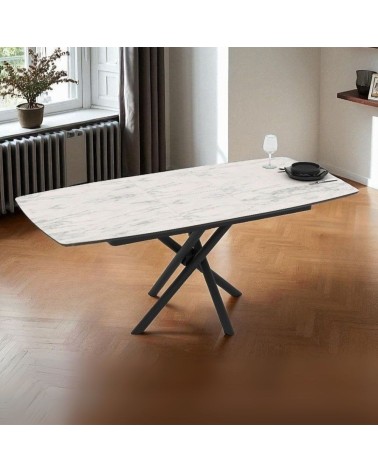 Tavolo allungabile Katrin con piano colore marmo bianco e strutta nera