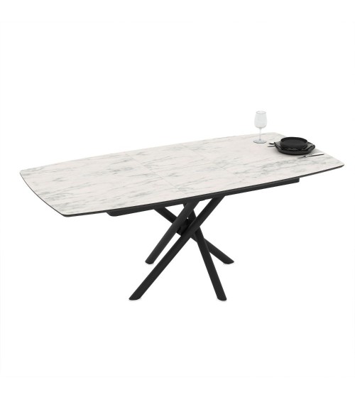 Tavolo allungabile Katrin con piano colore marmo bianco e strutta nera