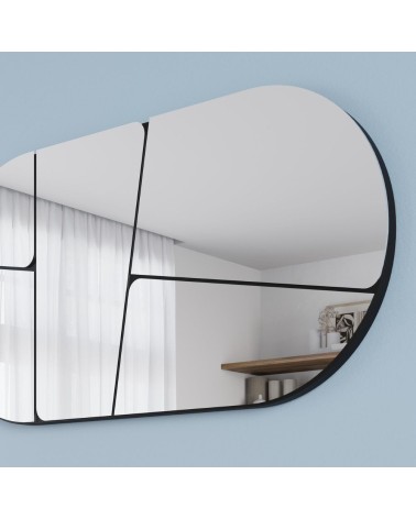 Specchio da parete Otis con design astratto base nera