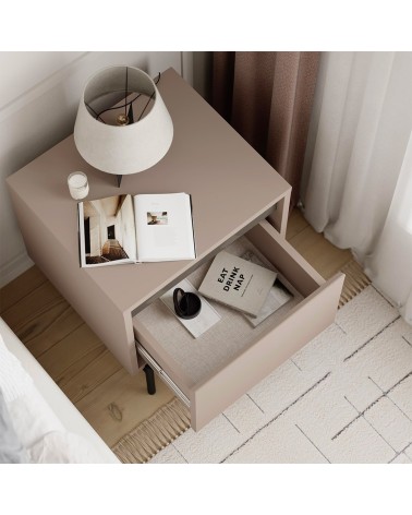 Comodino Mott con cassetto tortora e dark coffee con dettaglio decorativo