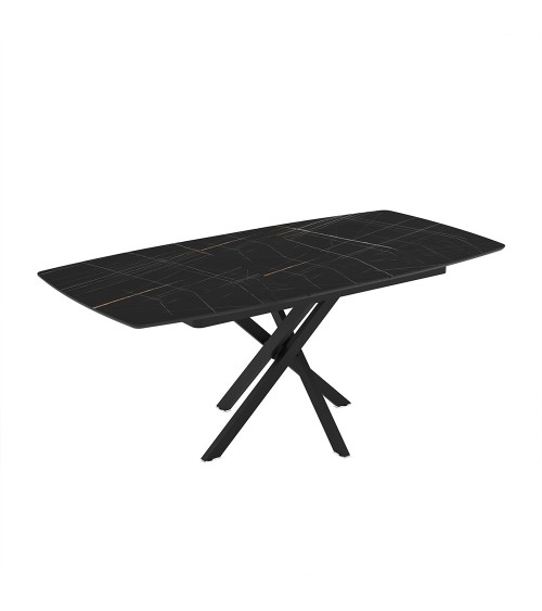 Tavolo allungabile Filis con piano effetto marmo nero con dettagli oro matt e gambe in metallo nero