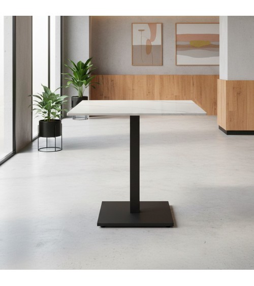 Set 2 tavoli Elora 80x80 con piano in ceramica effetto marmo bianco calacatta e gambe nere