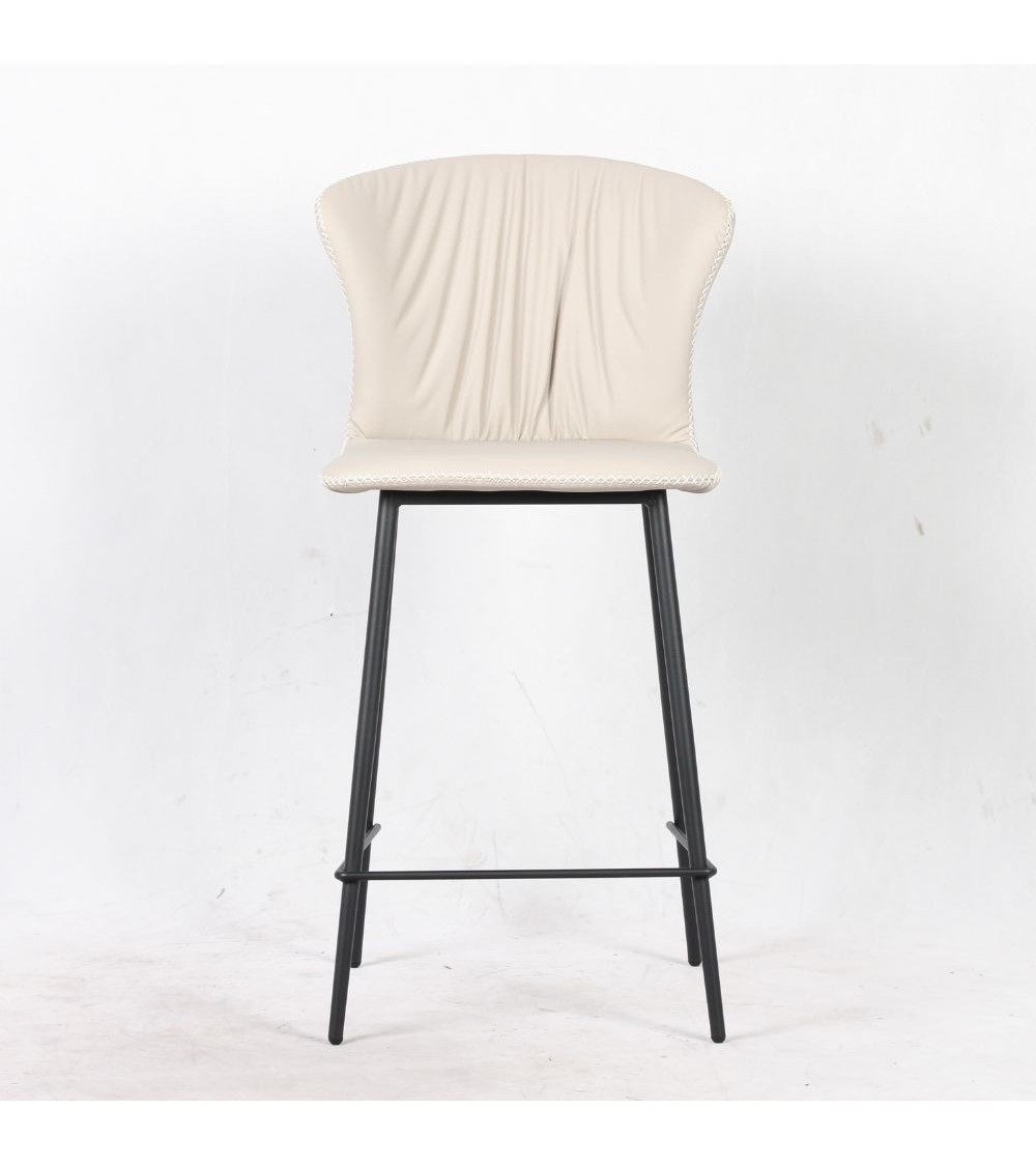 Sgabello Core colore beige con gambe in metallo nero