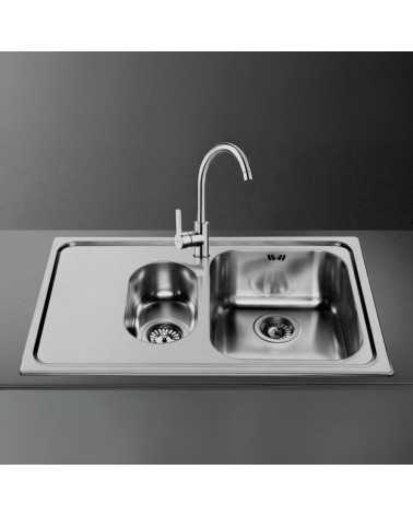 Lavello Smeg SP7915SN 79x50 cm 1+1/2 vasca con gocciolatoio sinistro acciaio inox nero