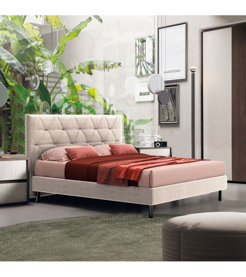 Letto Cody matrimoniale contenitore con testiera trapuntata colore beige