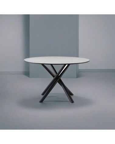 Tavolo tondo Logan con piano cemento e gambe in metallo nero Φ120*76.5 cm.