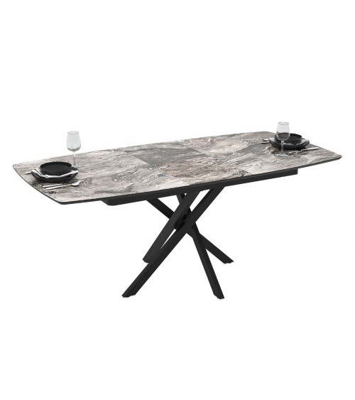 Tavolo allungabile Filis con piano effetto marmo arabesque nero lucido e gambe in metallo nero